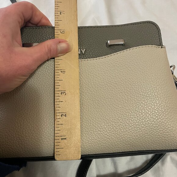 DKNY Avelle Small Crossbody Faux Leather Purse Bag (No Stachel Handles) Unused - Picture 11 of 16